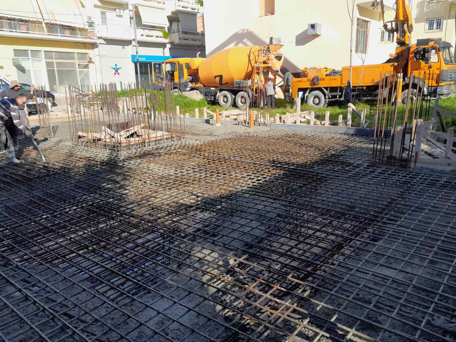 Εργασίες οπλισμένου σκυροδέματος σε τριώροφη πολυκατοικία με πυλωτή - Άργος